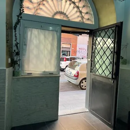 Fenty 2 San Lorenzo Apartment *